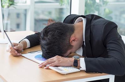 新进教师因上任班主任，压力太大导致频繁失眠